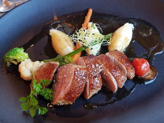 Le Lova Restaurant
