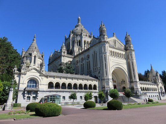 Basilique Sainte-Thérèse de Lisieux